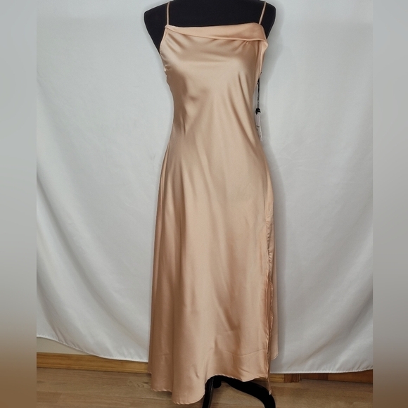 ASTR The Label Gaia Midi Slip Dress w/ Adjustable Straps in Peach - Size M - Picture 3 of 7